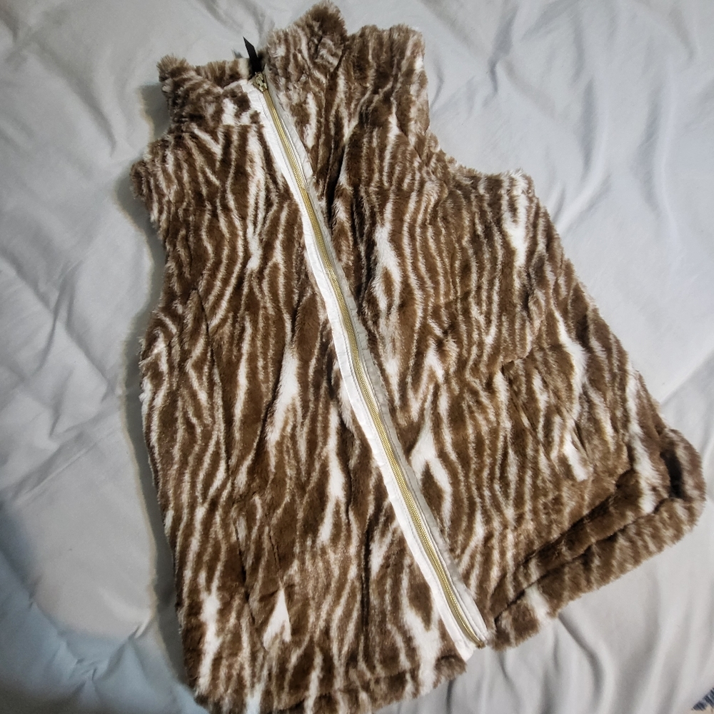 Reversible vest white puffy animal print women's